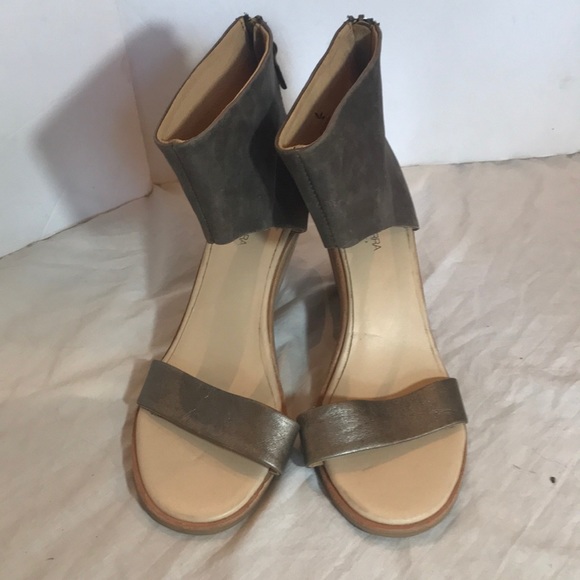 “KOOLABURA” By UGG Leather Ladies Sandals. - Picture 3 of 15